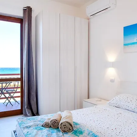 - Pensión Solanas (Cagliari)